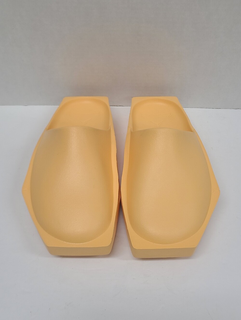 Nike Air Jordan Women's Size 9 Celestial Gold Peach Comfort Slides